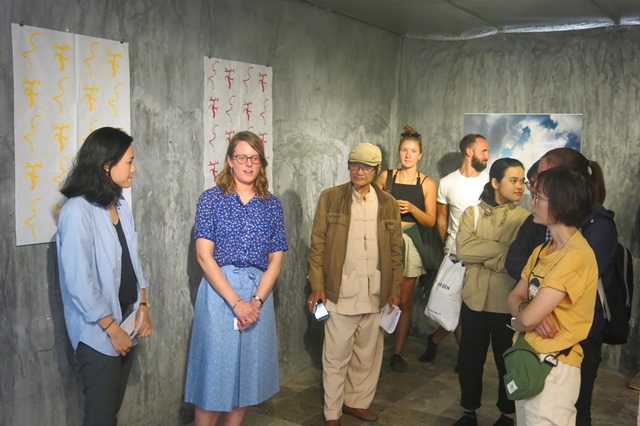 Dutch artist holds an exhibition on spiritual culture in Hue