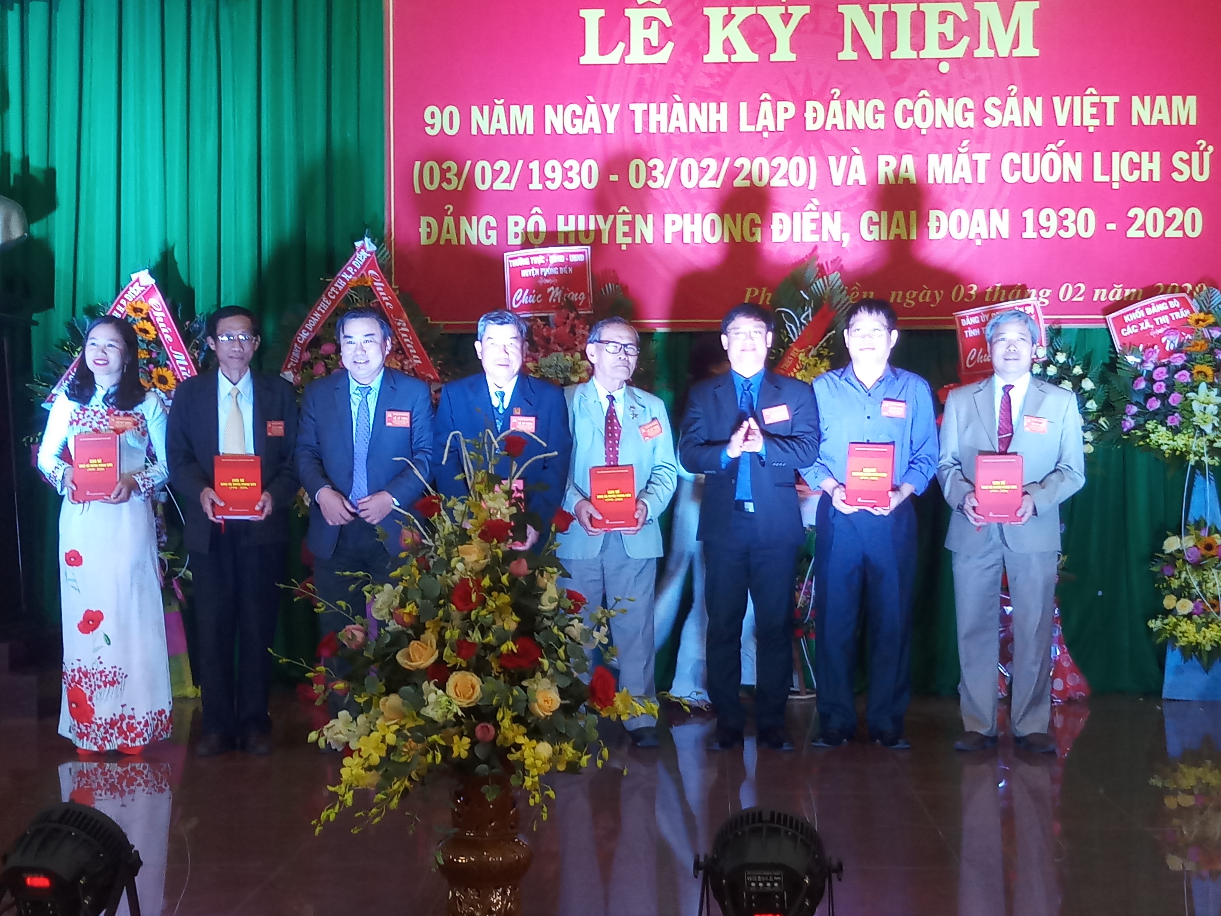 Ra mắt Lịch sử Đảng bộ huyện Phong Điền giai đoạn 1930-2020