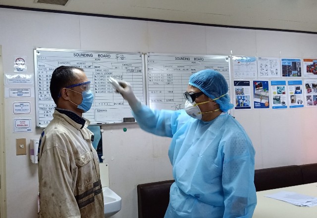 Kiểm dịch y tế cho gần 2 500 thuyền viên và hành khách quốc tế