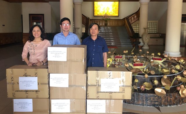 Công ty CP Dệt may Huế tặng 50 000 khẩu trang phòng chống dịch corona