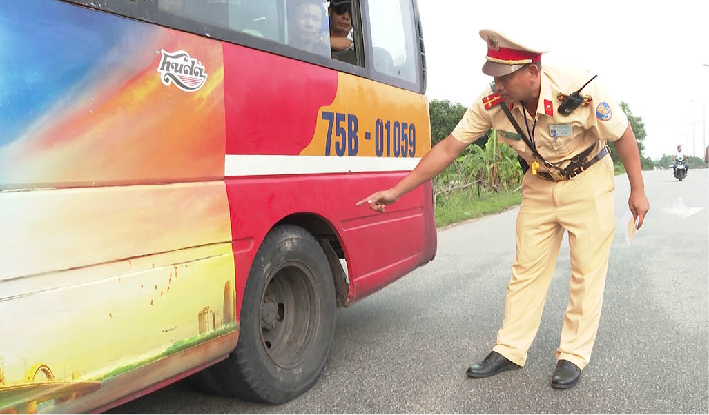 Triển khai cao điểm xử lý xe buýt vi phạm luật giao thông