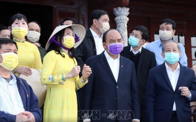 Thủ tướng Nguyễn Xuân Phúc kiểm tra công tác chống dịch corona