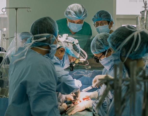 US doctors to provide free cardiovascular surgeries for 50 children in Hue