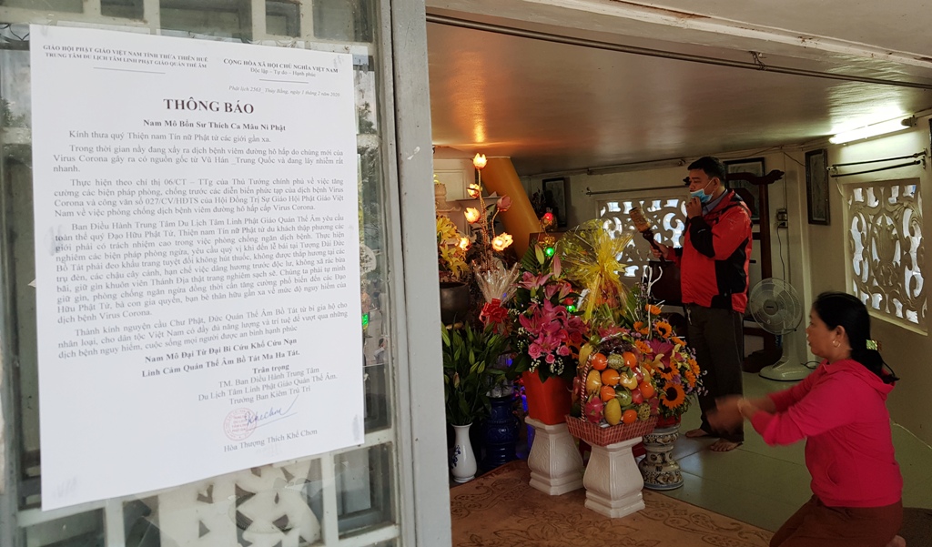 Người dân nên tự gìn giữ, ngăn ngừa virus corona khi dâng hương ngày rằm