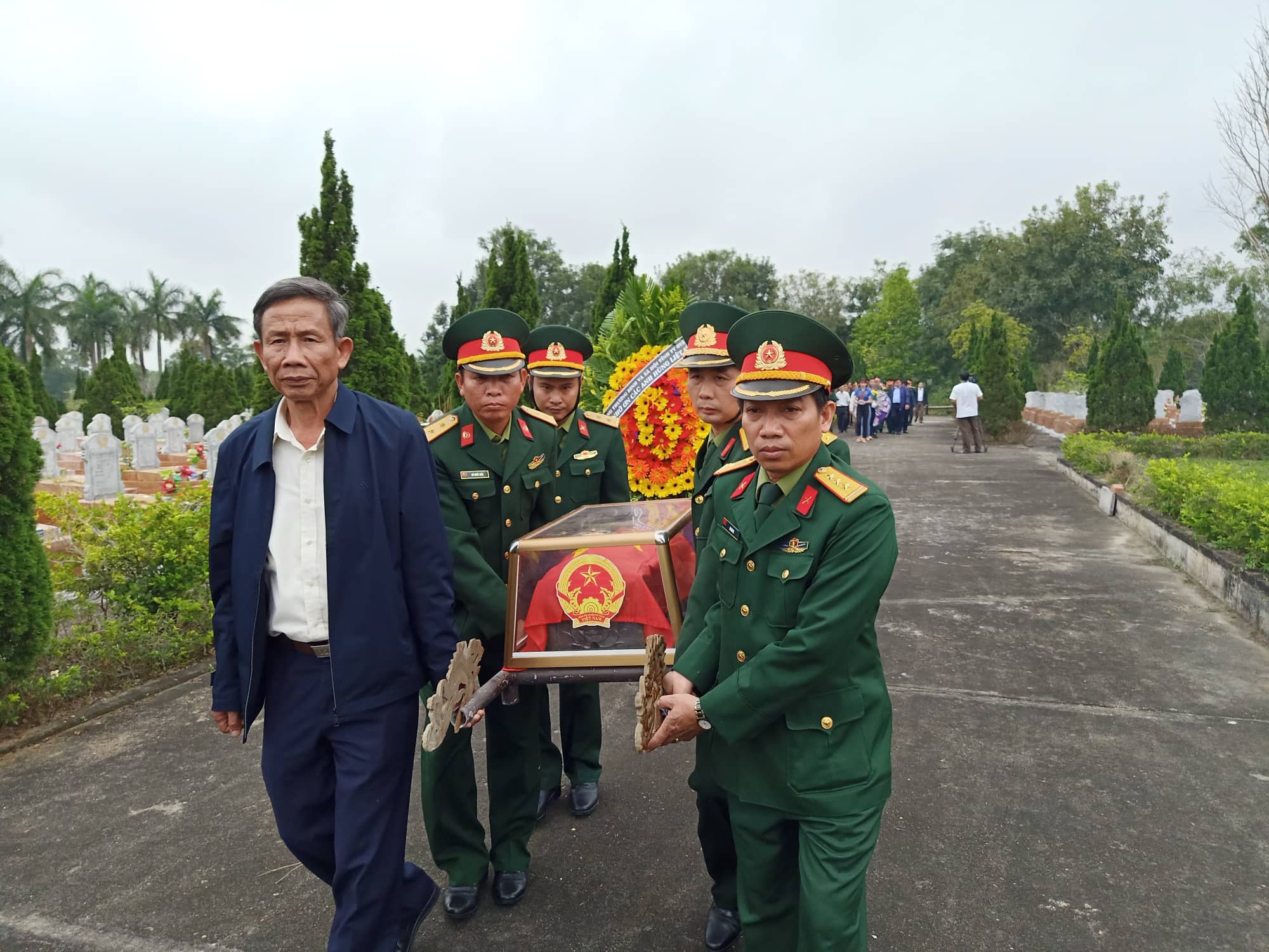 Truy điệu, an táng 5 hài cốt liệt sĩ tại Nghĩa trang Hương Điền