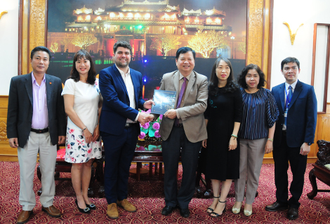 Hue Help continues to support the project “Swimming for Safety” for students in Hue