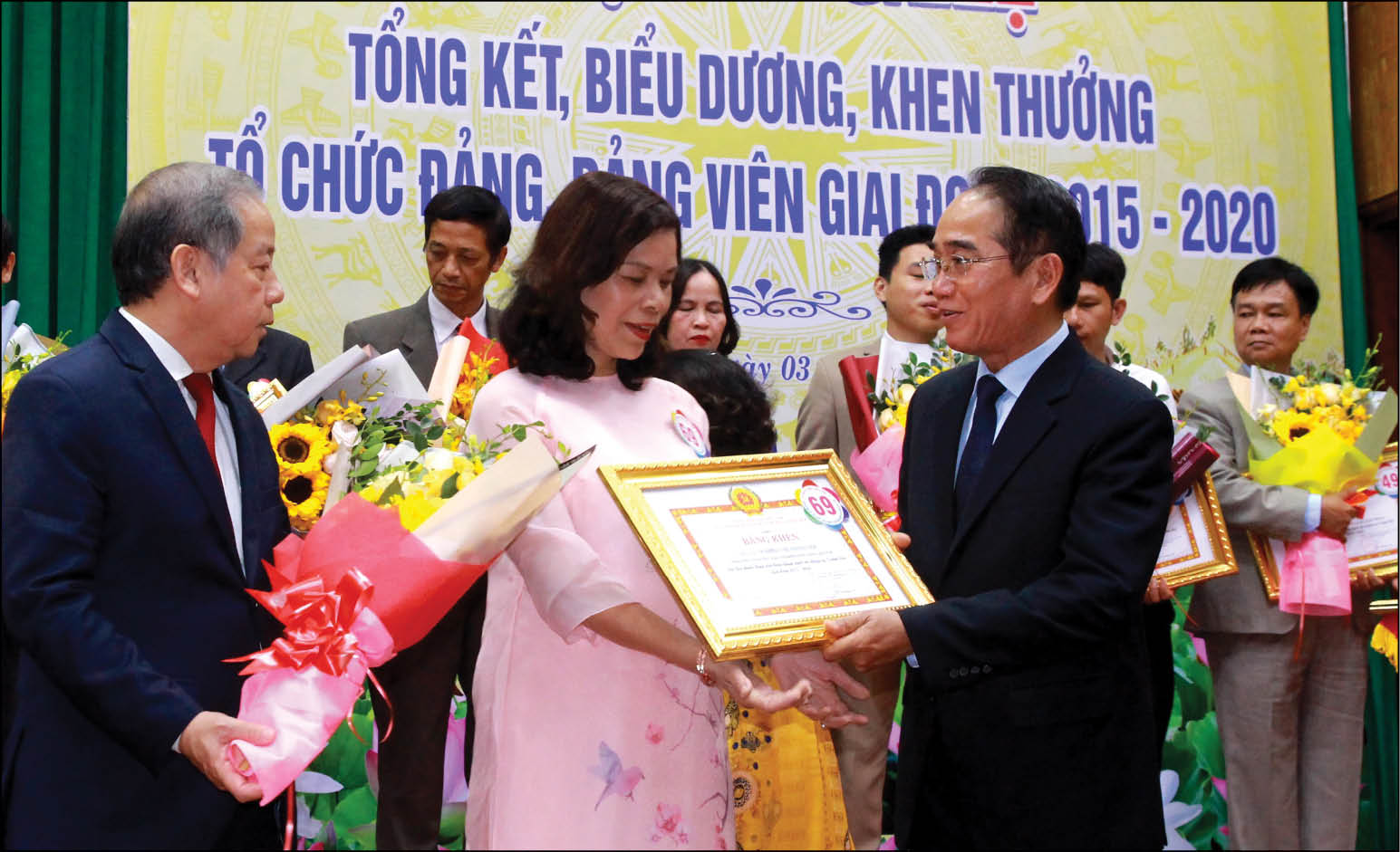 Không ngừng xây dựng, chỉnh đốn Đảng