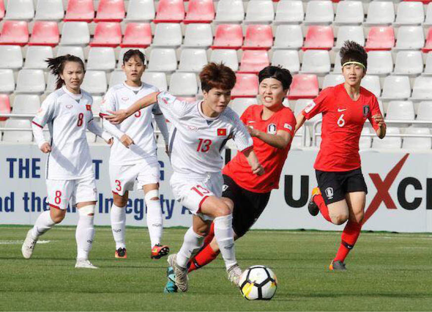 “Ra biển” với bóng đá nữ