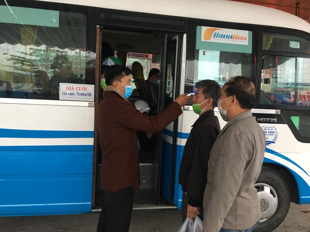 Chú trọng kiểm tra hành khách đến từ vùng có dịch và tập huấn phòng chống dịch bệnh COVID - 19