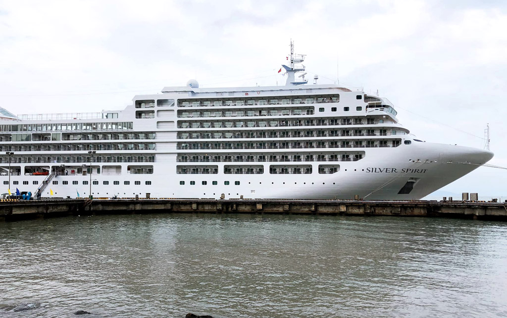 Du thuyền Silver Spirit đưa 205 khách đến tham quan Huế