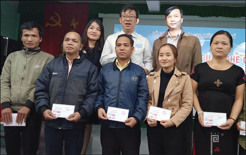 Anh bảo vệ được trao học bổng