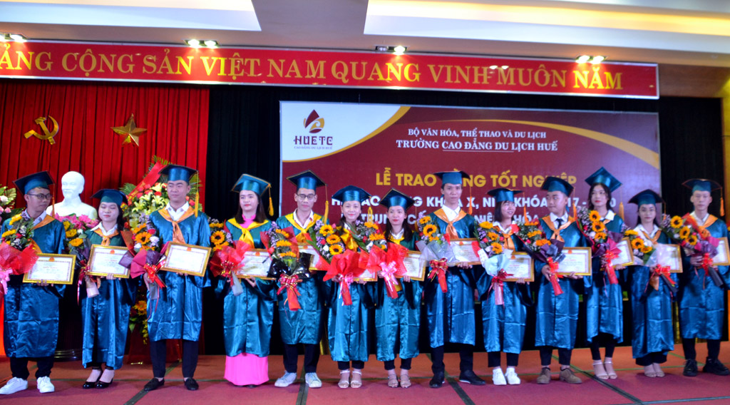 308 lao động du lịch có chuyên môn được trao bằng tốt nghiệp
