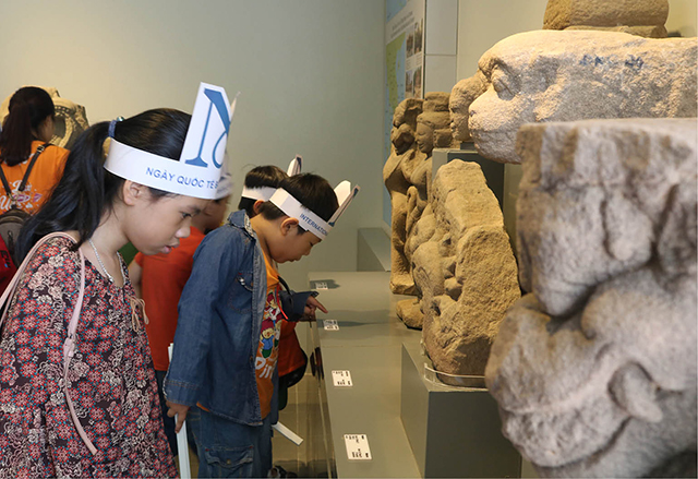 “Giáo dục về lịch sử và văn hóa luôn có tầm quan trọng đặc biệt”