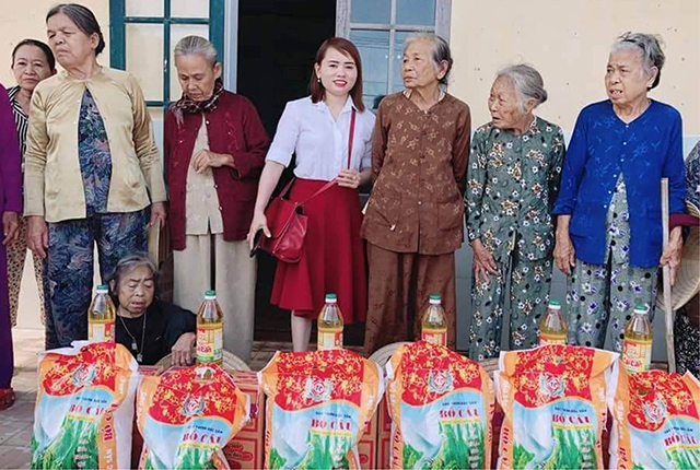 Chung tay góp sức, san sẻ yêu thương