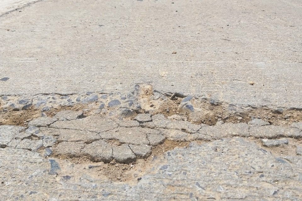 Thêm một tuyến đường do Công ty cổ phần xây dựng Thành Đạt thi công bị nứt