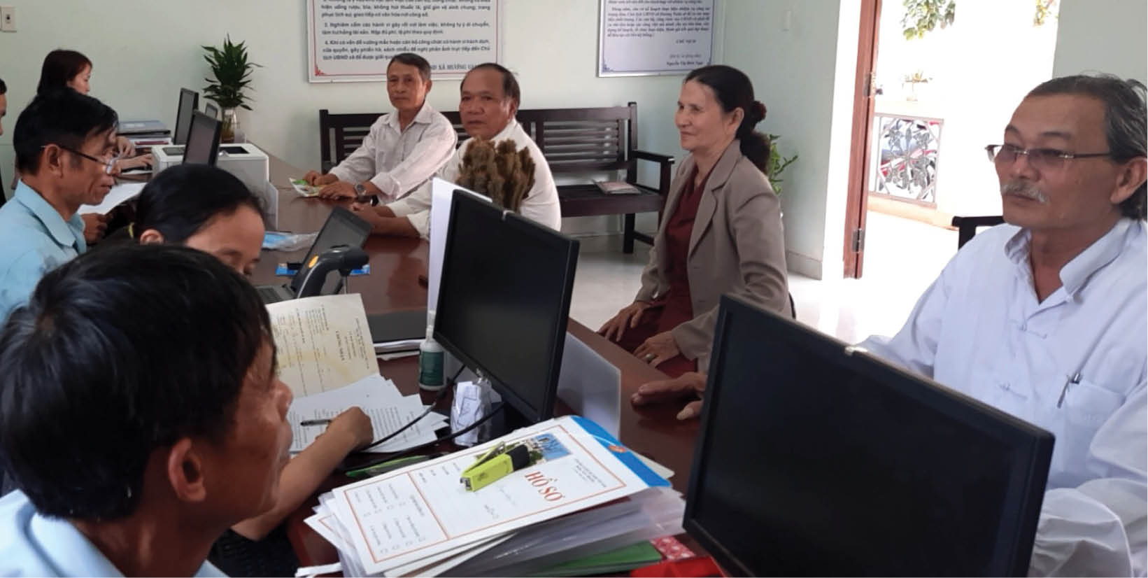 Quan tâm cán bộ, công chức dôi dư