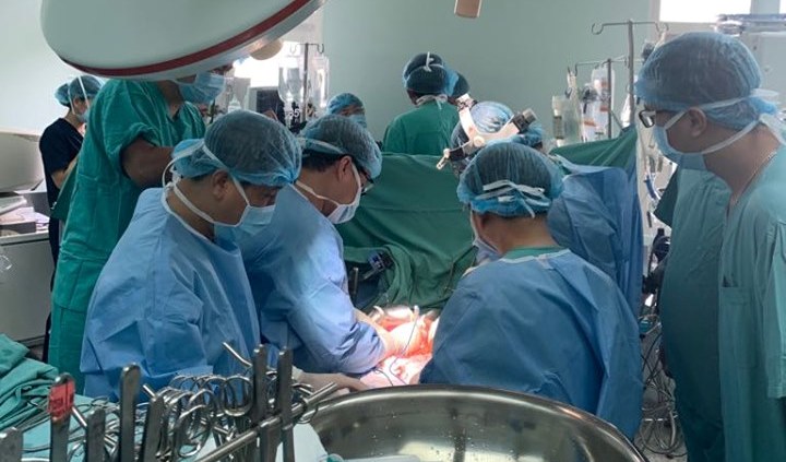 Phẫu thuật cắt gan lớn cho bệnh nhi bị ung thư nguyên bào