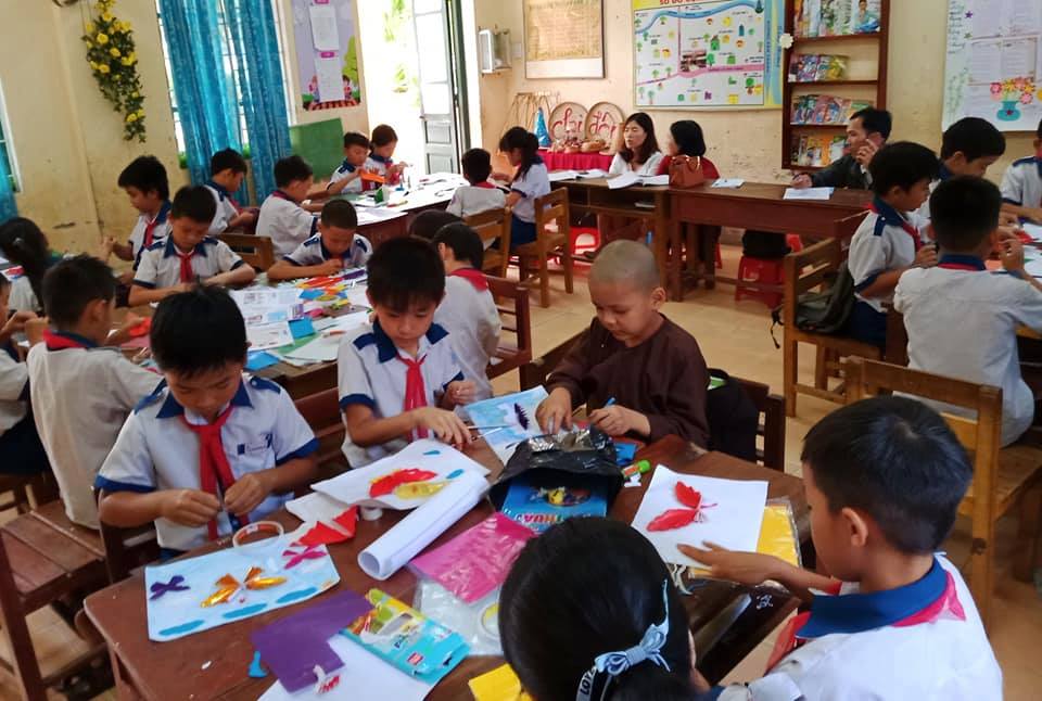 Huy động nhiều nguồn lực để xây dựng trường chuẩn quốc gia