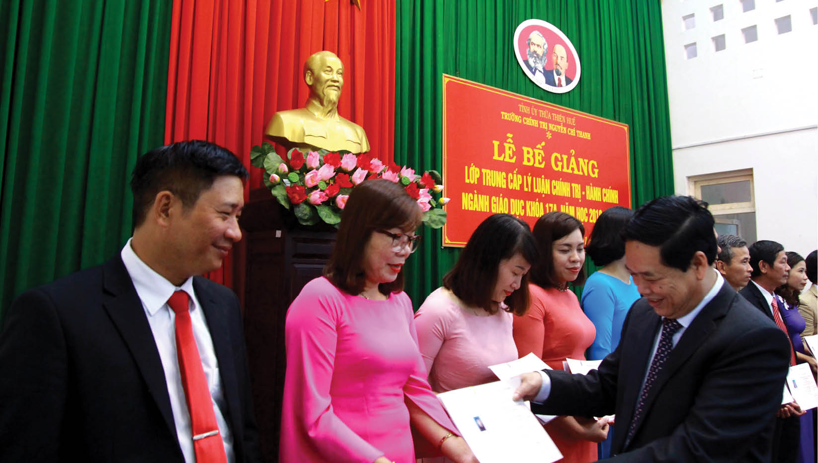 Xây dựng đội ngũ đáp ứng yêu cầu, nhiệm vụ mới