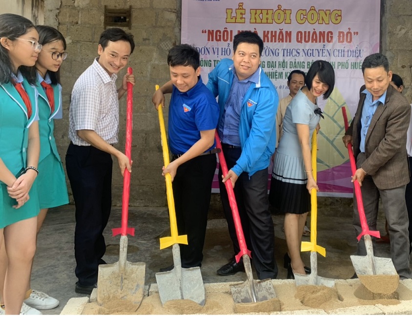 Khởi công nhà “Khăn quàng đỏ” cho học sinh phường Hương Long