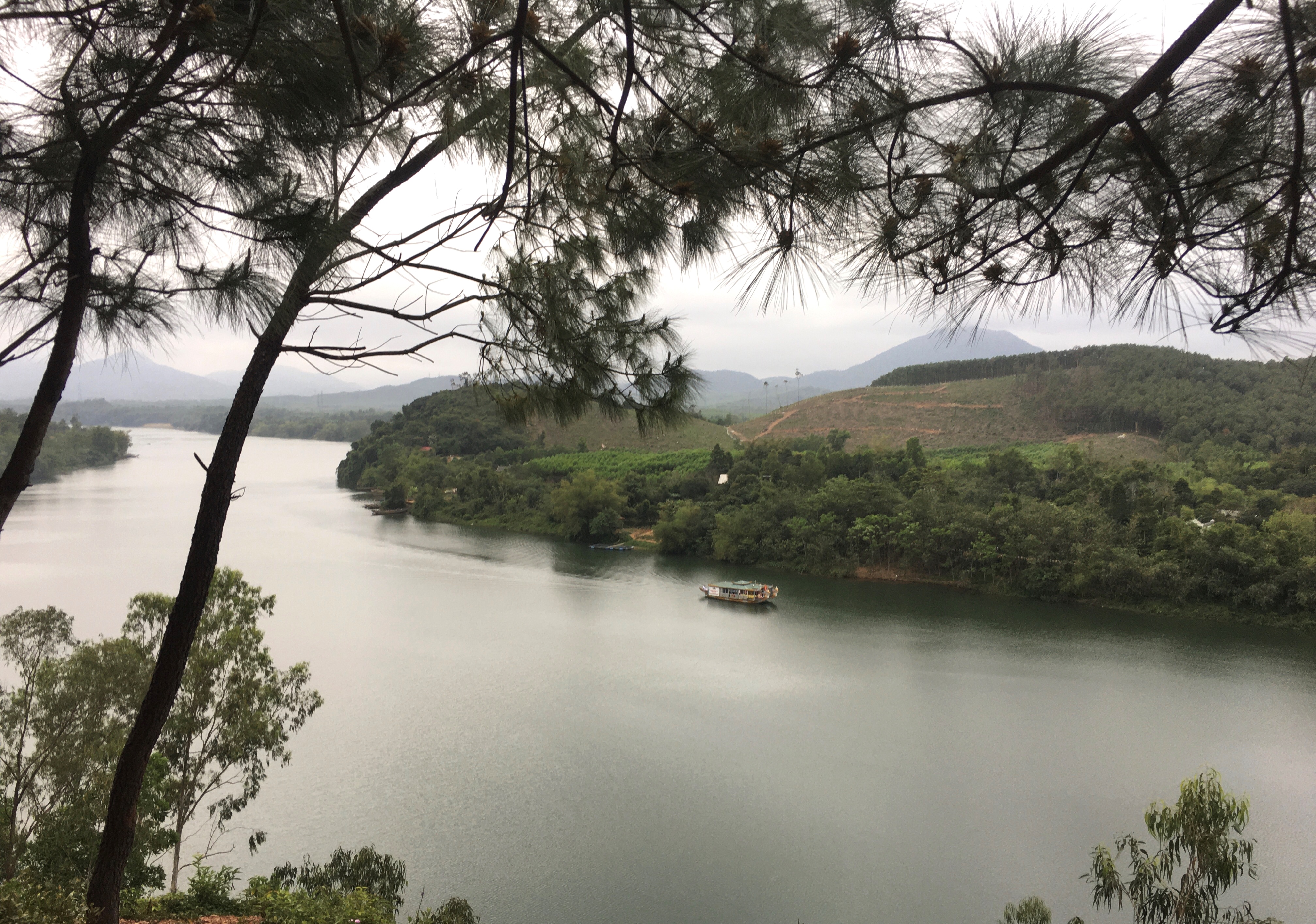 Embellishing Vong Canh Hill to become a public sightseeing place for local people and tourists