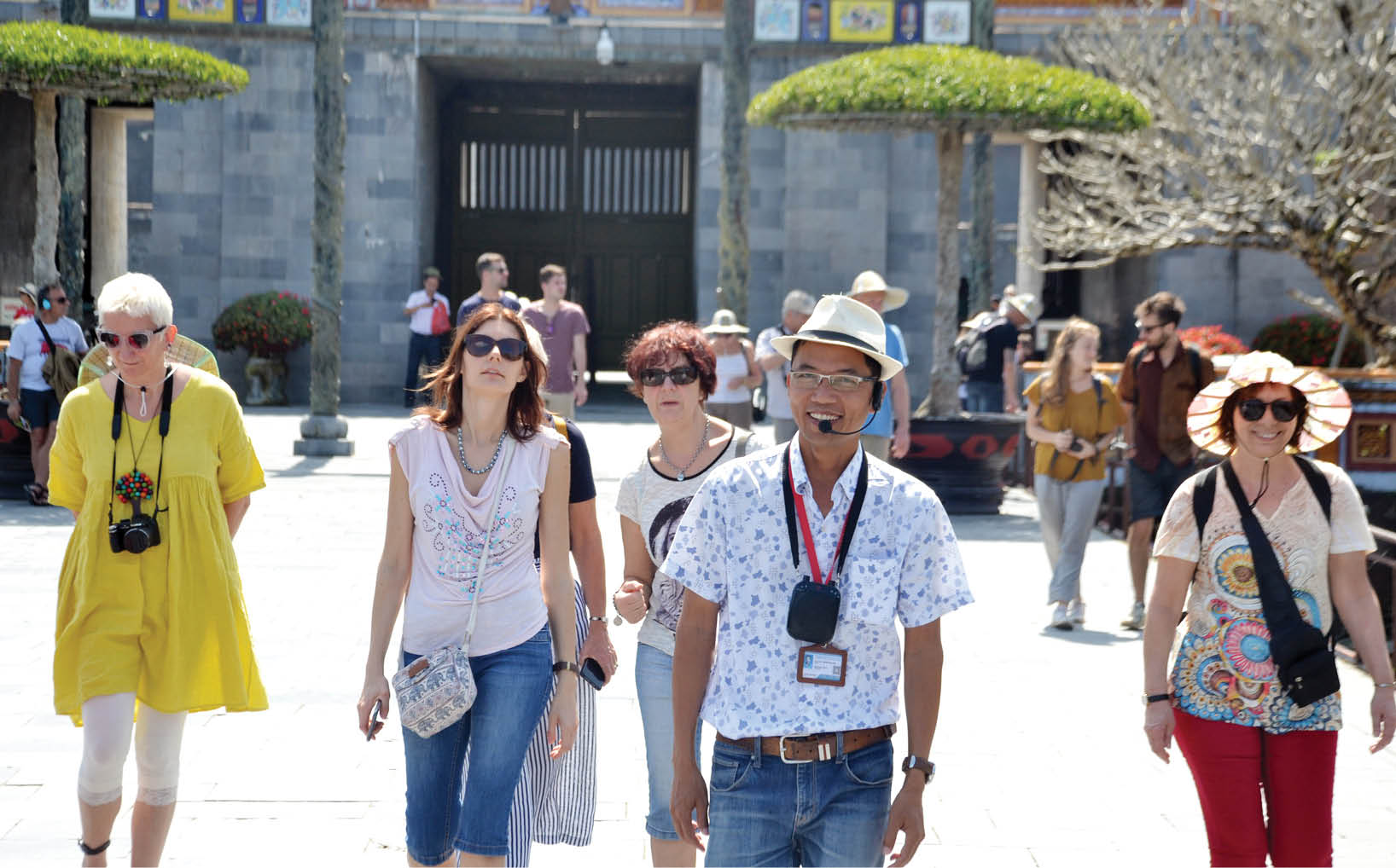 Hướng dẫn viên cần chia sẻ khó khăn với ngành du lịch