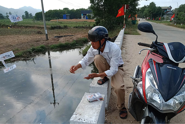 Cần xử lý nghiêm người rải vàng mã xuống sông, suối