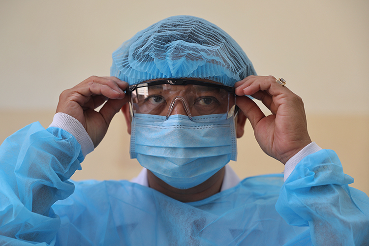 Hai người dương tính nCoV lây nhiễm từ cô gái Hà Nội