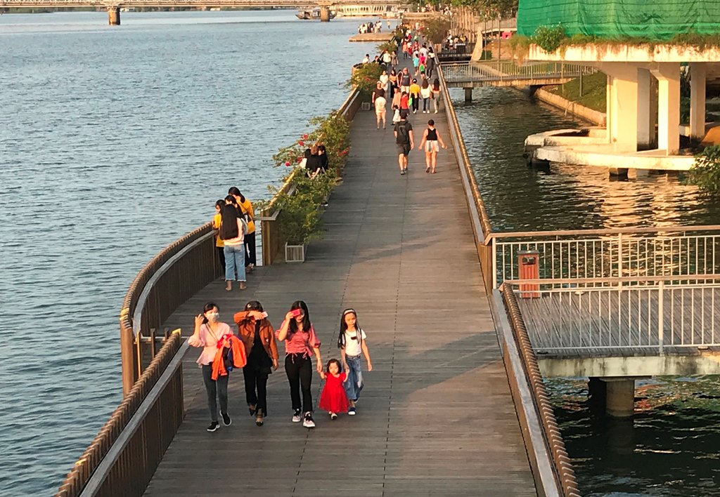 Connecting the walking space
