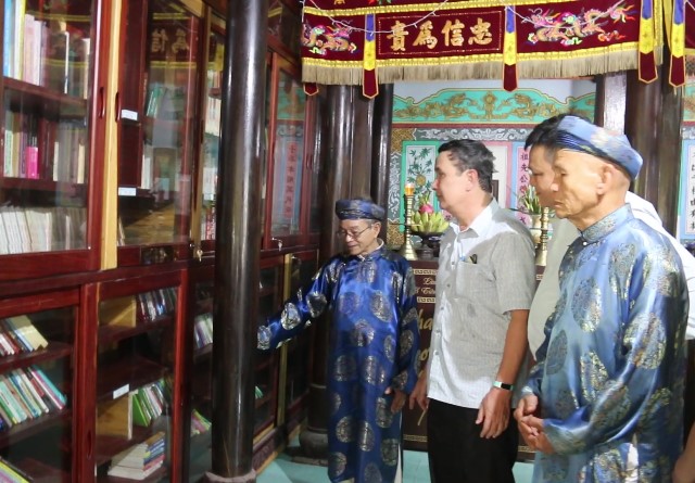 Ra mắt tủ sách họ Thân Dương Xuân