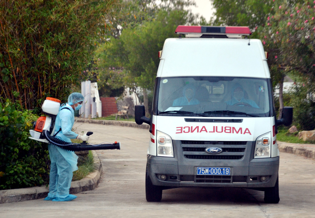 Đưa 14 du khách về cách ly ở Khách sạn Sun  Sea