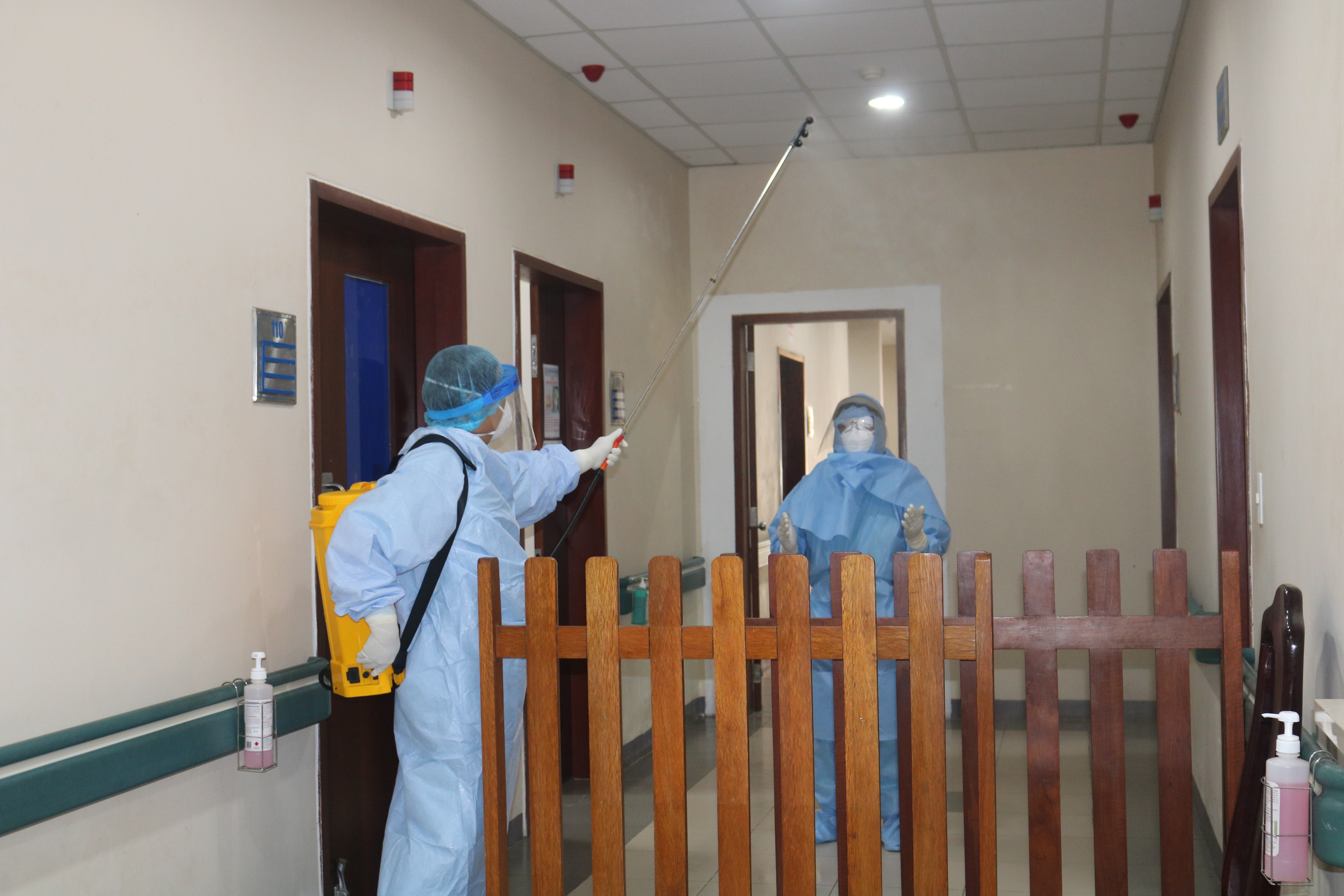 Những người tiếp xúc trực tiếp với bệnh nhân nhiễm COVID-19 thứ 30 ở Huế có kết quả âm tính