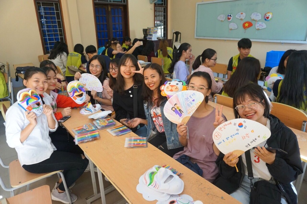 Quản lý cán bộ, sinh viên quốc tế mùa dịch COVID-19