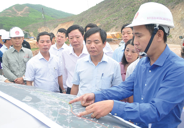 Tháo gỡ vướng mắc tại dự án cao tốc Cam Lộ - La Sơn