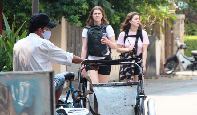 Du khách quốc tế và câu chuyện khẩu trang