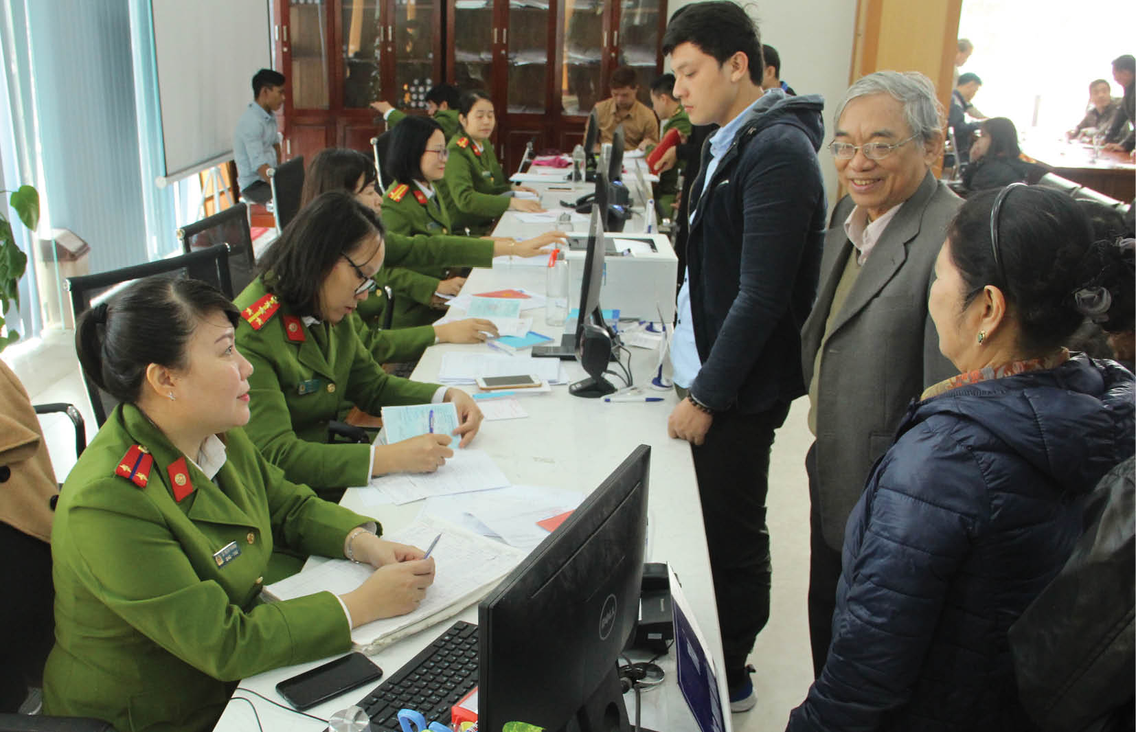 Hướng đến giải quyết thủ tục hành chính tại nhà