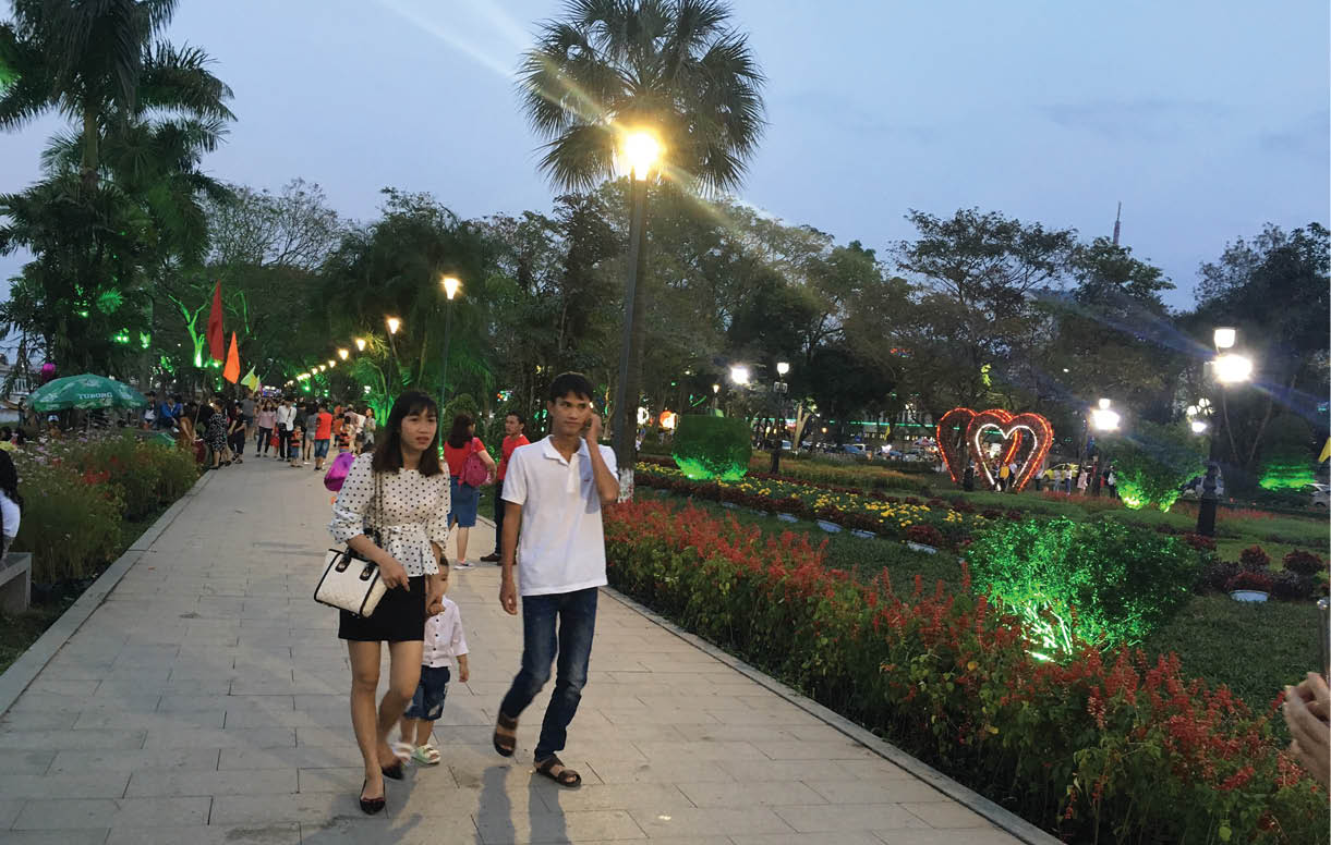 Đầu tư điện chiếu sáng không gian hai bờ sông Hương