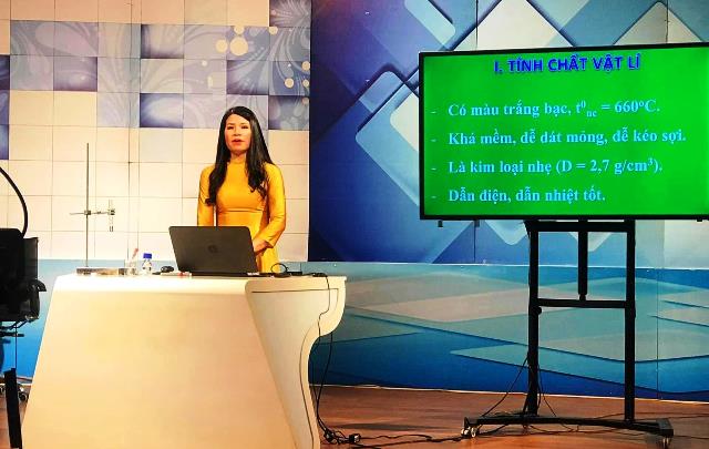 Làm quen với bài học trên truyền hình