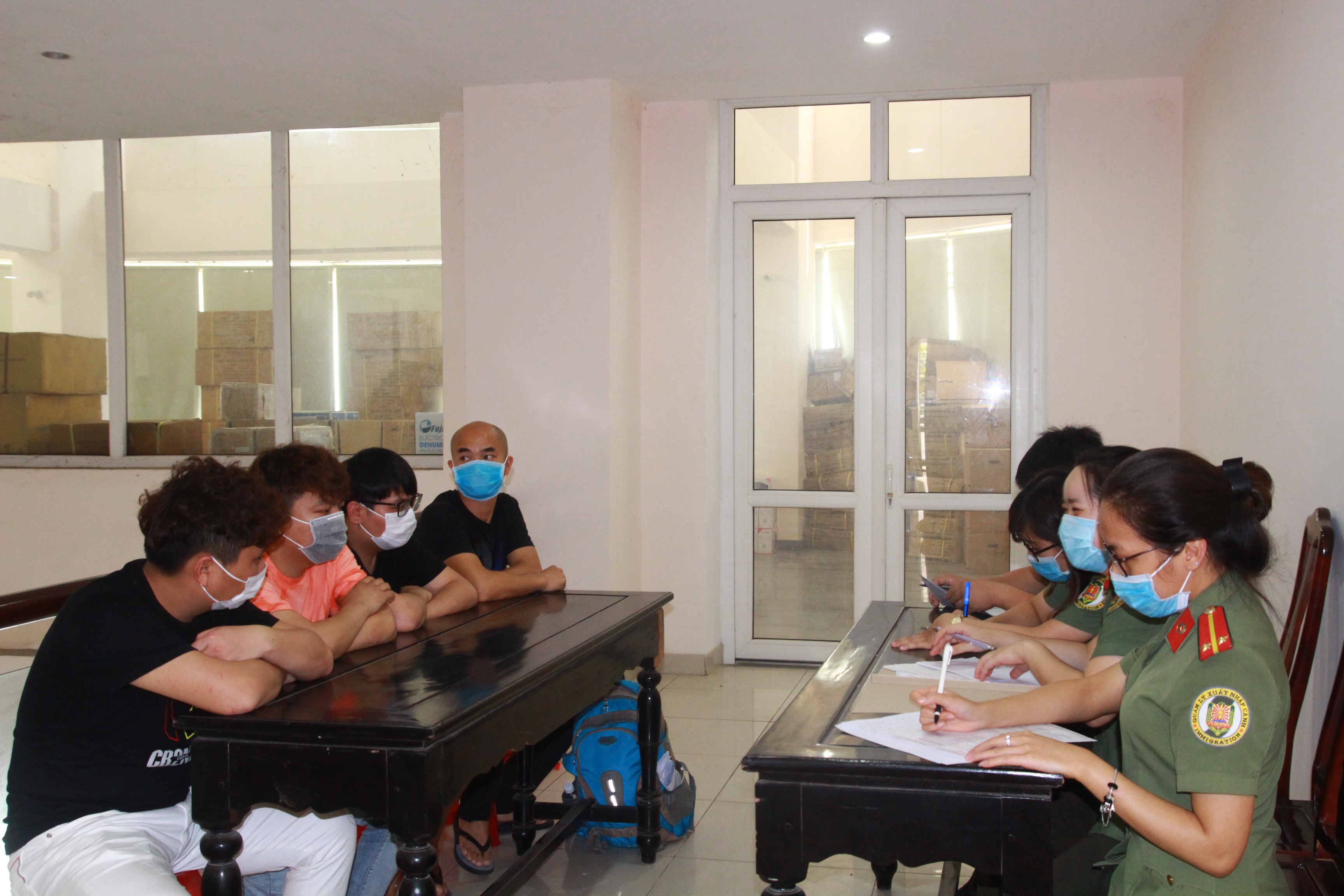 Xử phạt và buộc 4 người Trung Quốc xuất cảnh