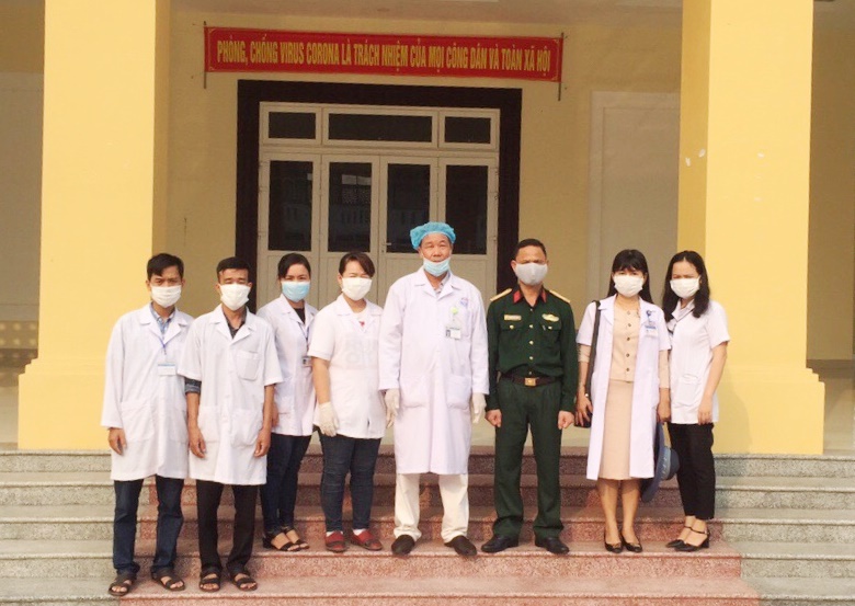 Hương Thủy Trao chứng nhận cho 12 người hết hạn cách ly