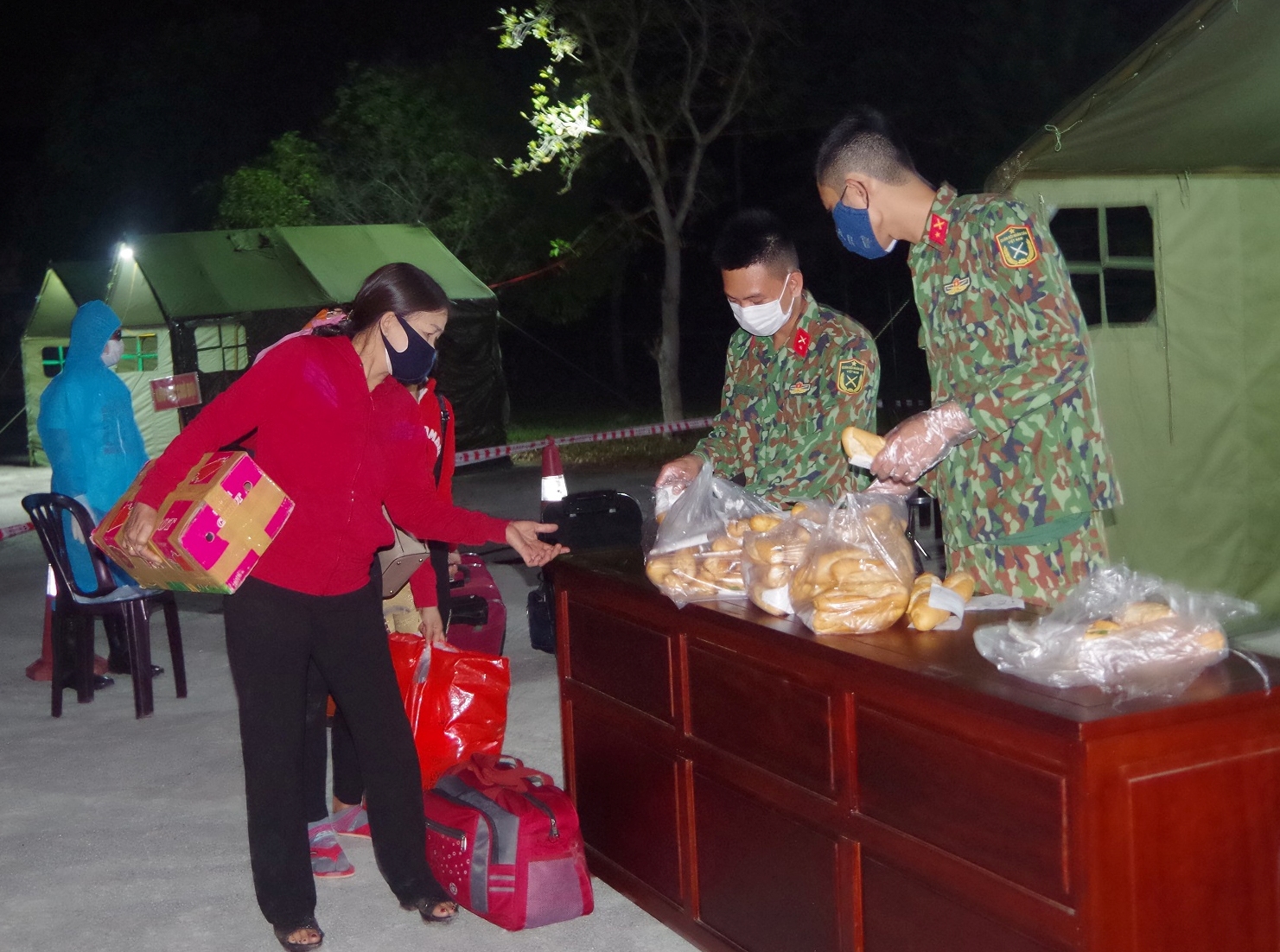 Cách ly 69 công dân trở về từ Lào