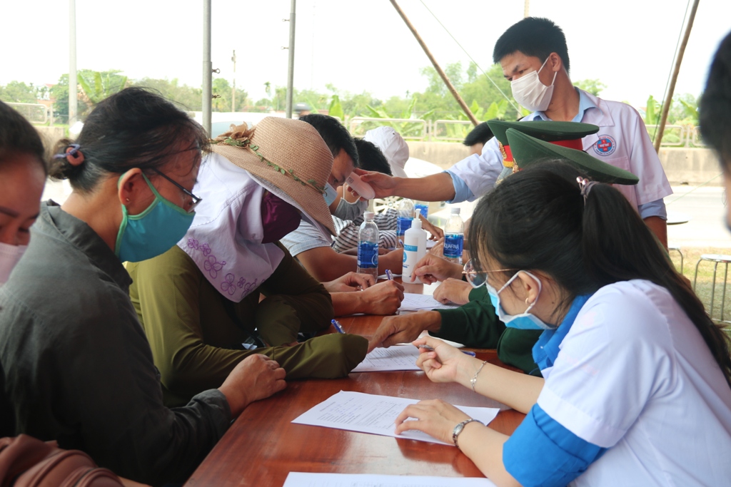 Sinh viên Y dược ra quân tình nguyện phòng chống dịch COVID-19