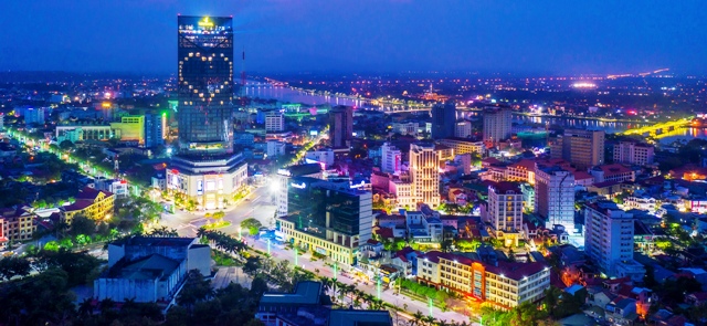 Khách sạn Vinpearl Huế sáng đèn hình trái tim cổ vũ chống dịch COVID – 19