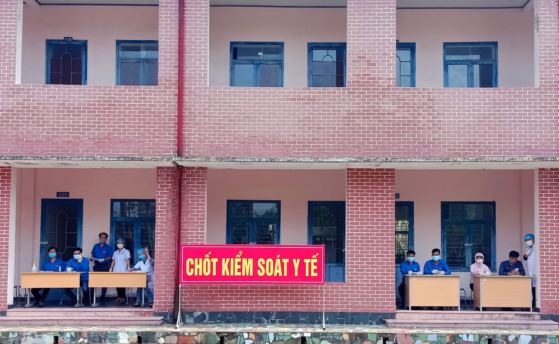 “Áo xanh” Hương Thủy góp sức trong cuộc chiến chống COVID-19