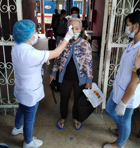 Gần 500 trường hợp được kiểm tra và khai báo y tế tại Chốt kiểm soát Ga Huế