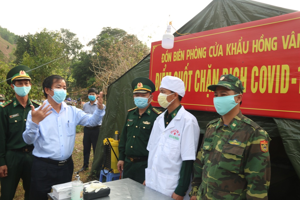 Kiểm soát khu vực biên giới, ngăn chặn người trốn dịch