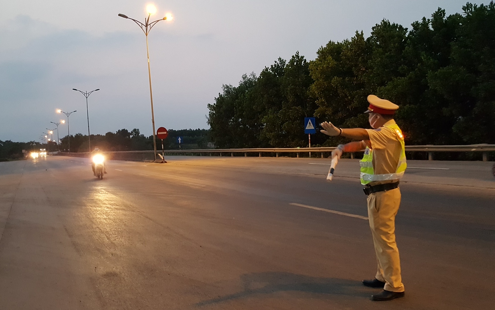 Thức đêm phòng dịch COVID-19 ở Phong Điền