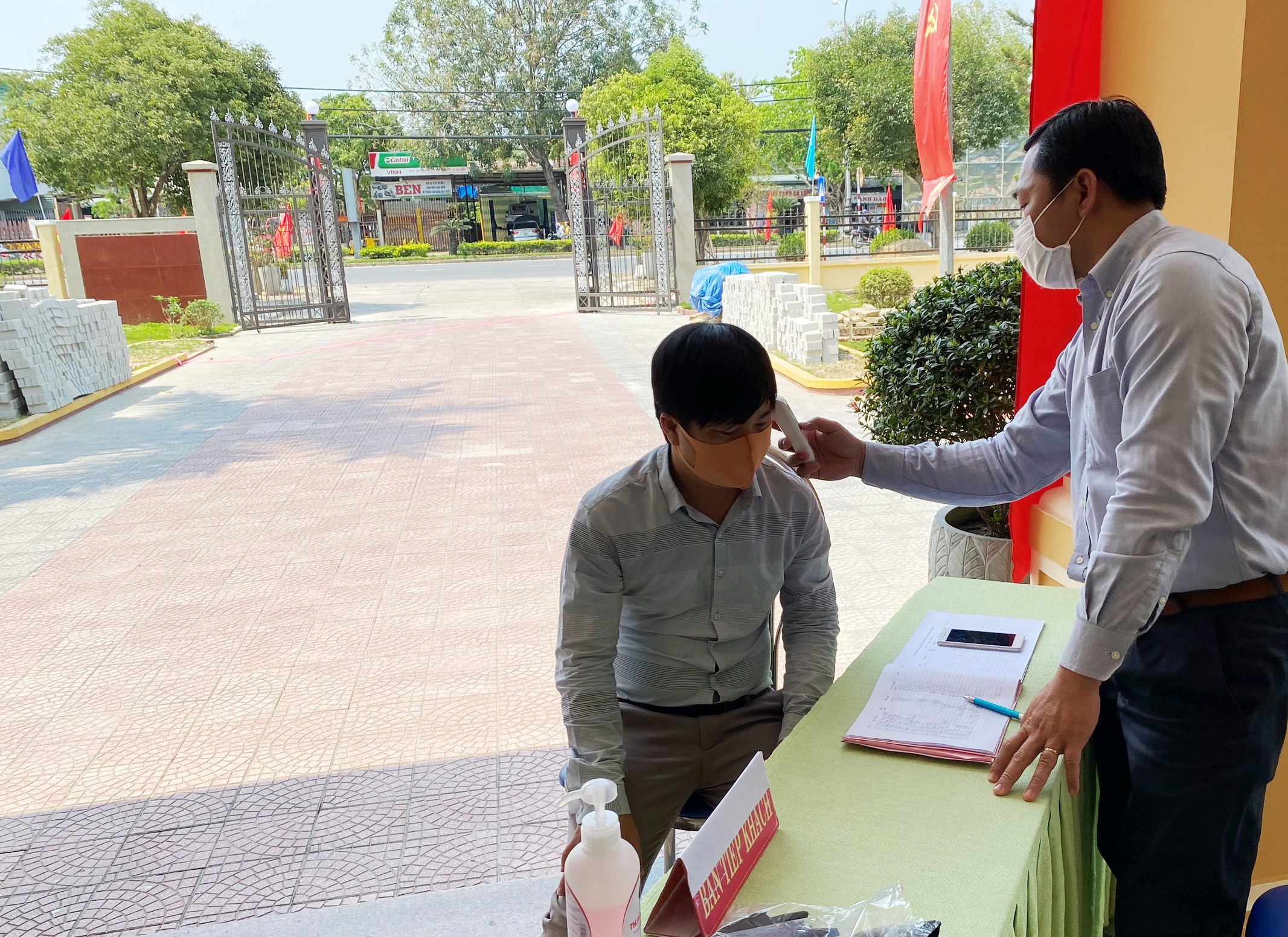 Nhiều ban ngành, đoàn thể Hương Thủy tham gia phòng, chống COVID-19