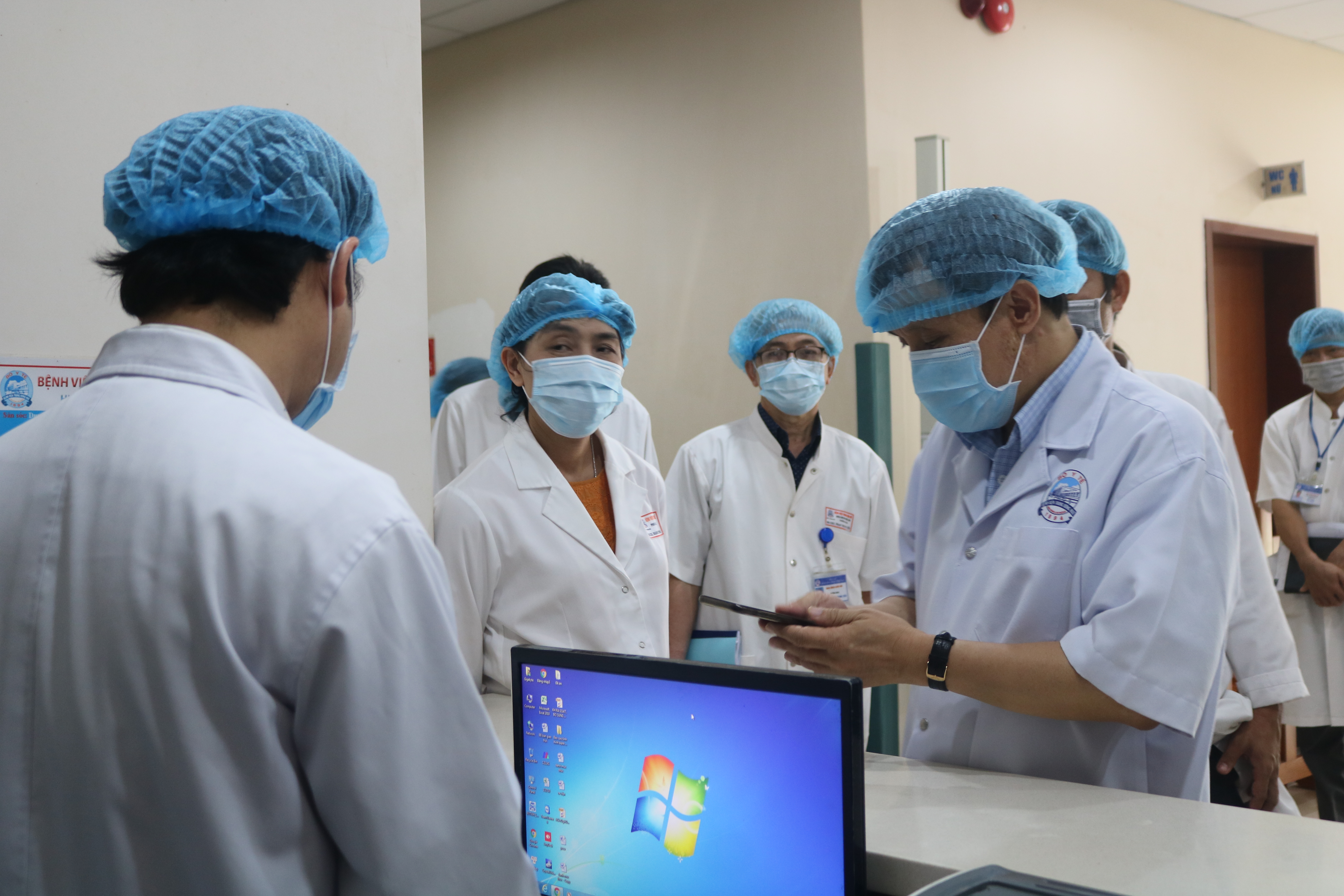 Một bệnh nhân đang điều trị COVID-19 đã âm tính lần 1