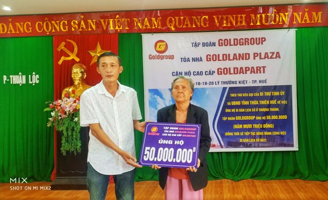 Tập đoàn Goldgroup trao tặng 50 triệu đồng cho hộ nghèo Trần Thị Gái
